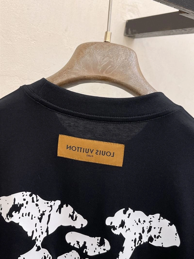 Louis Vuitton T-Shirts Popular 132320