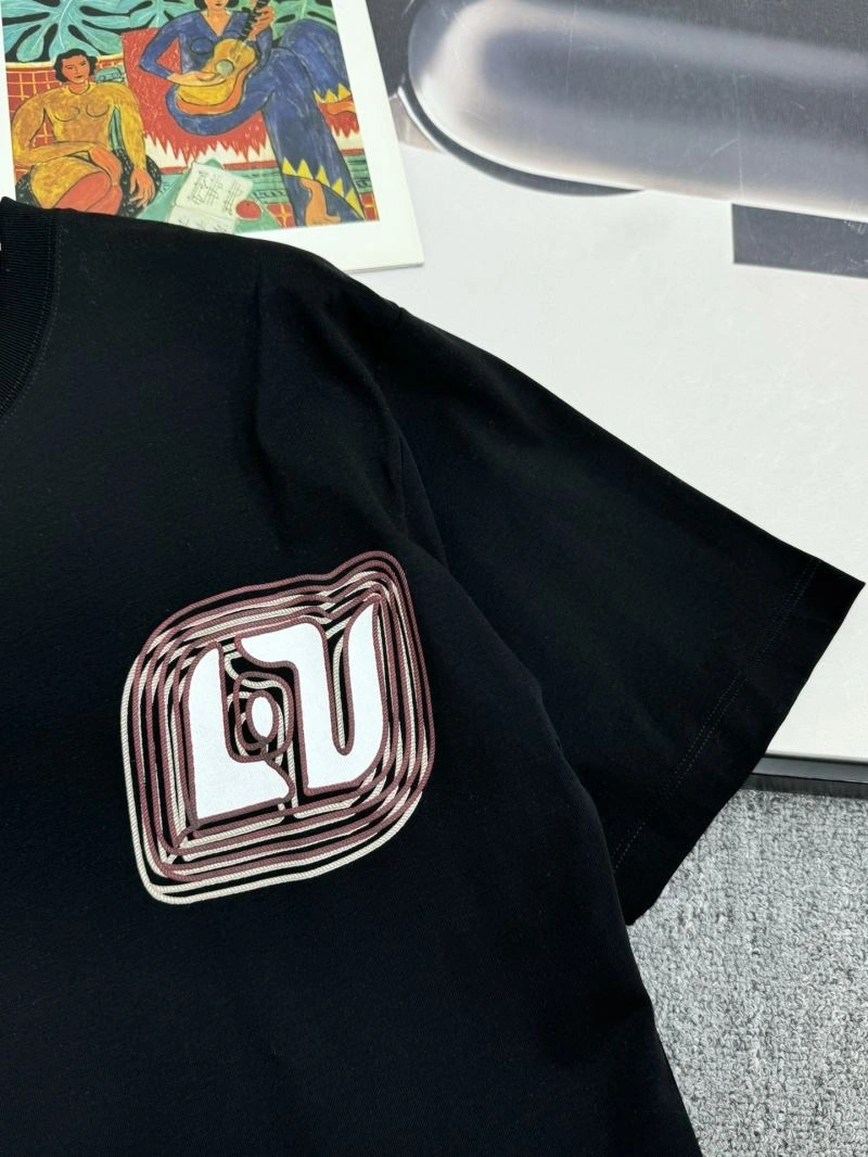 Effortless Louis Vuitton T-Shirts 132309