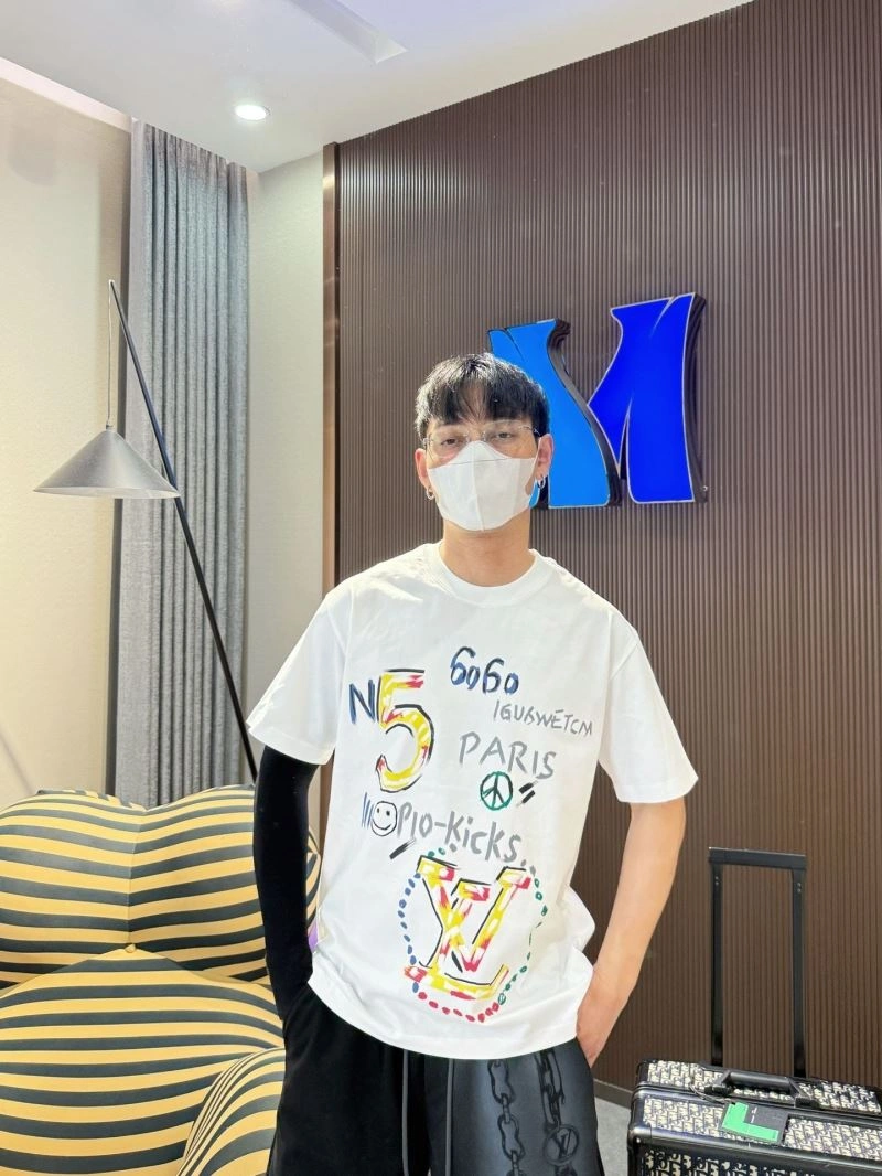Louis Vuitton T-Shirts Modern 132290