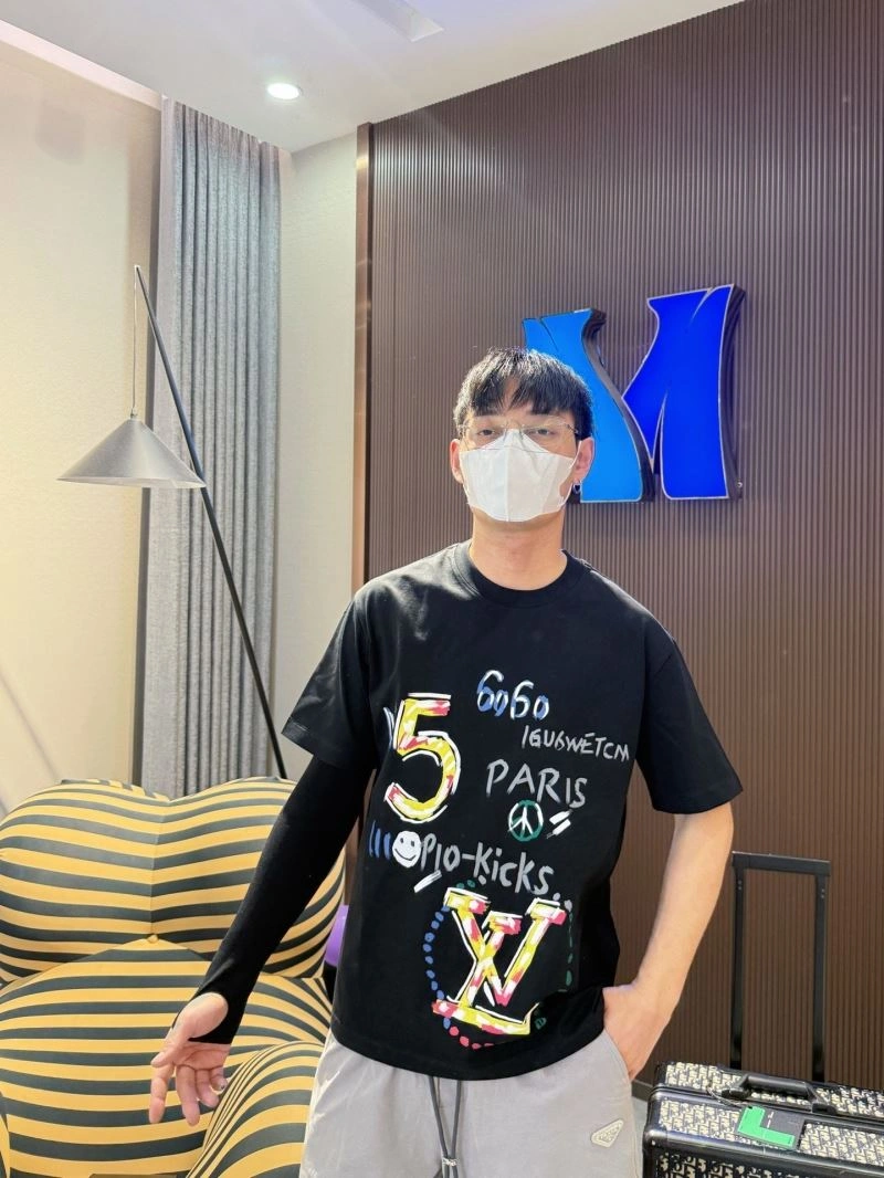 Louis Vuitton T-Shirts Elegant 132292