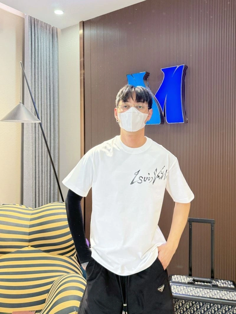 Louis Vuitton T-Shirts GoodFit 132310