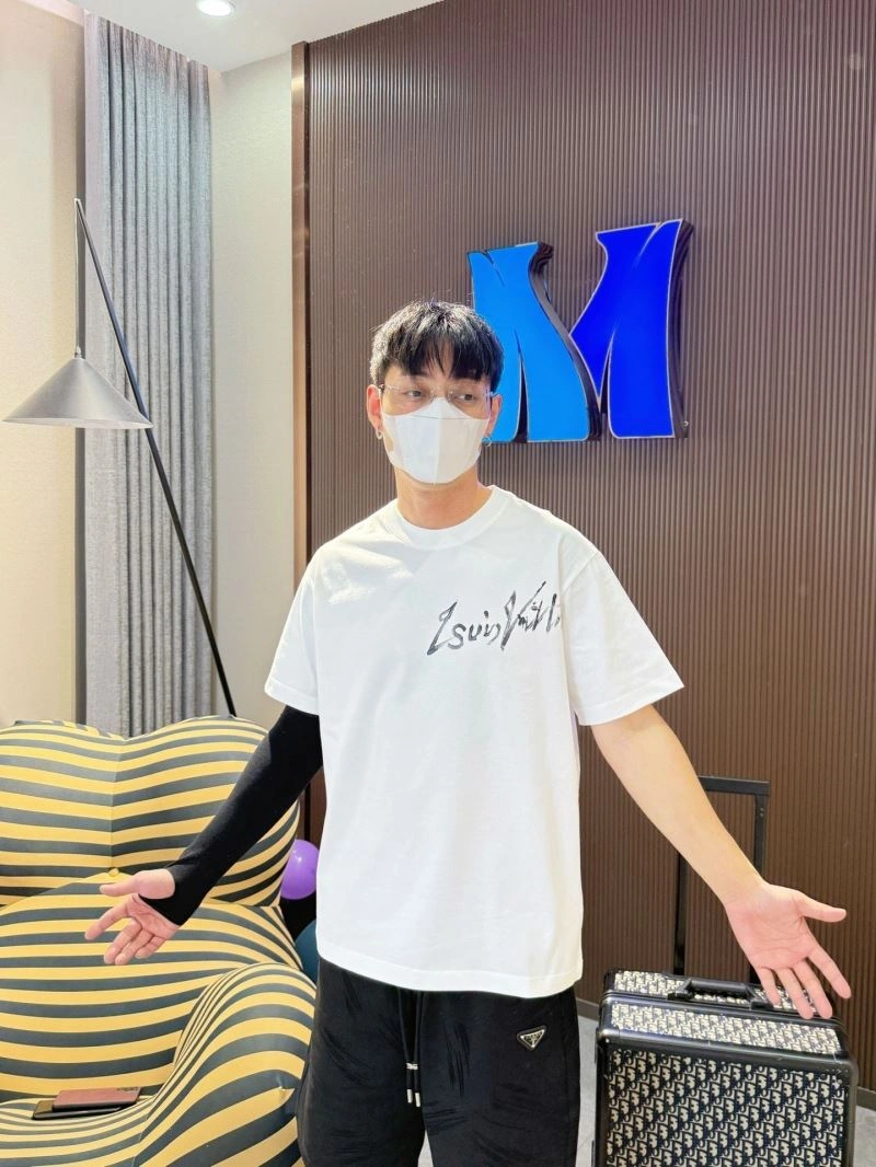 Louis Vuitton T-Shirts GoodFit 132310