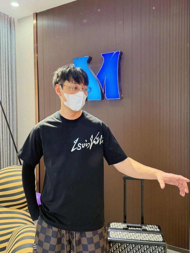 Louis Vuitton T-Shirts Sporty 132305