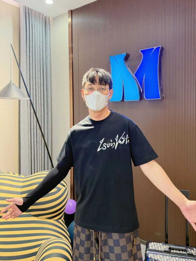 Louis Vuitton T-Shirts Sporty 132305