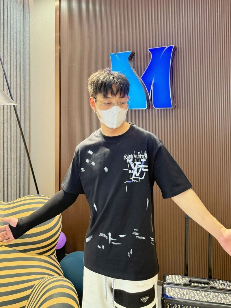 Louis Vuitton T-Shirts Refined 132299