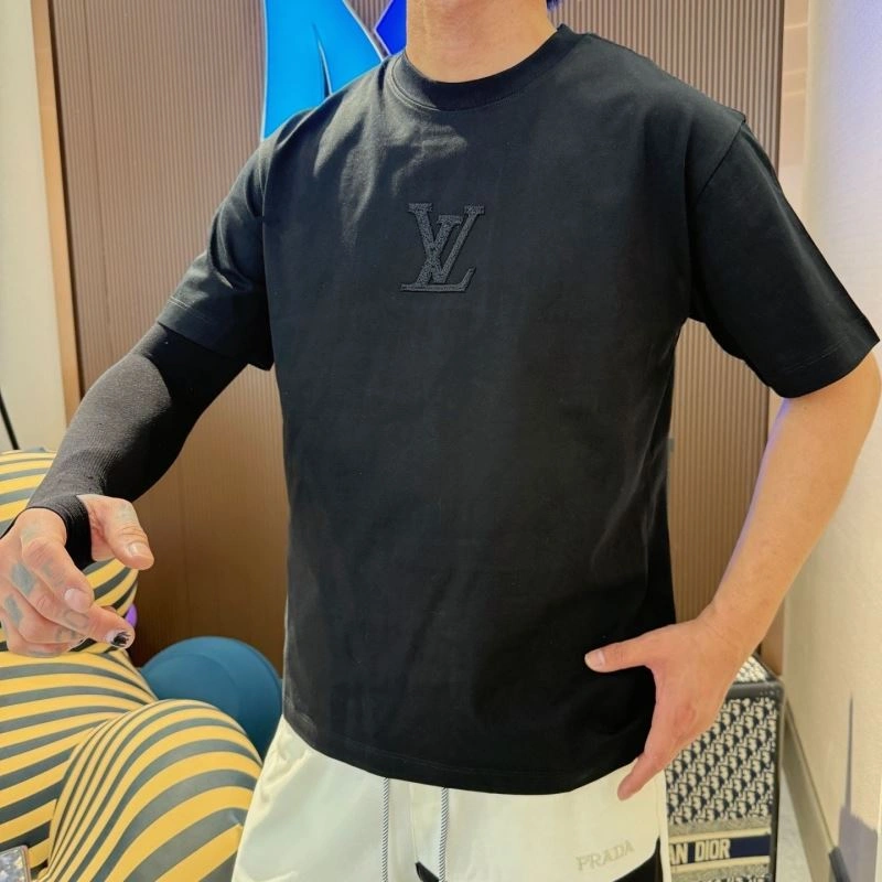 Tailored Louis Vuitton T-Shirts 132287