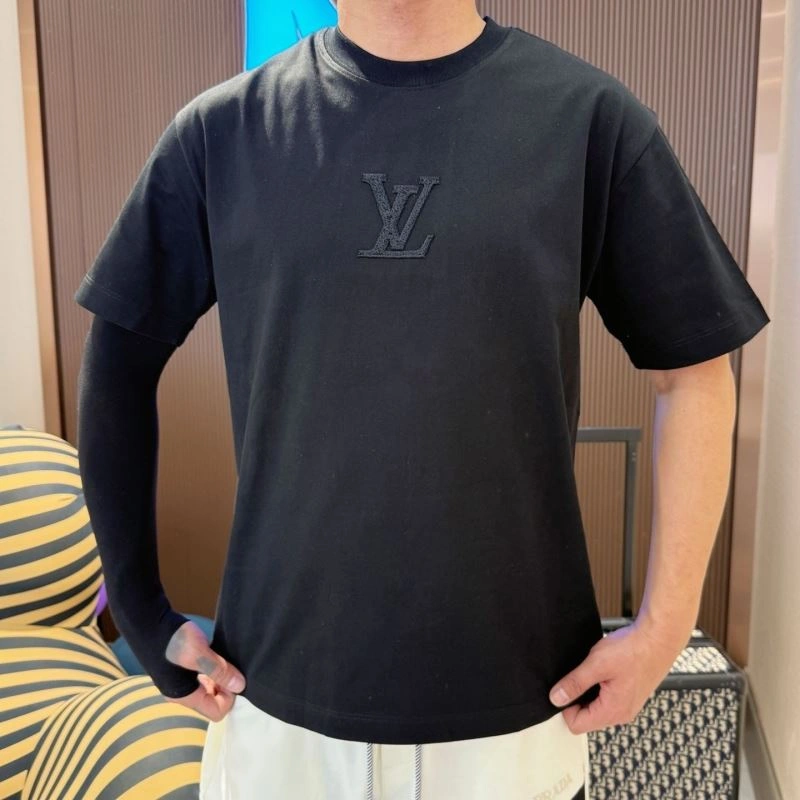 Tailored Louis Vuitton T-Shirts 132287