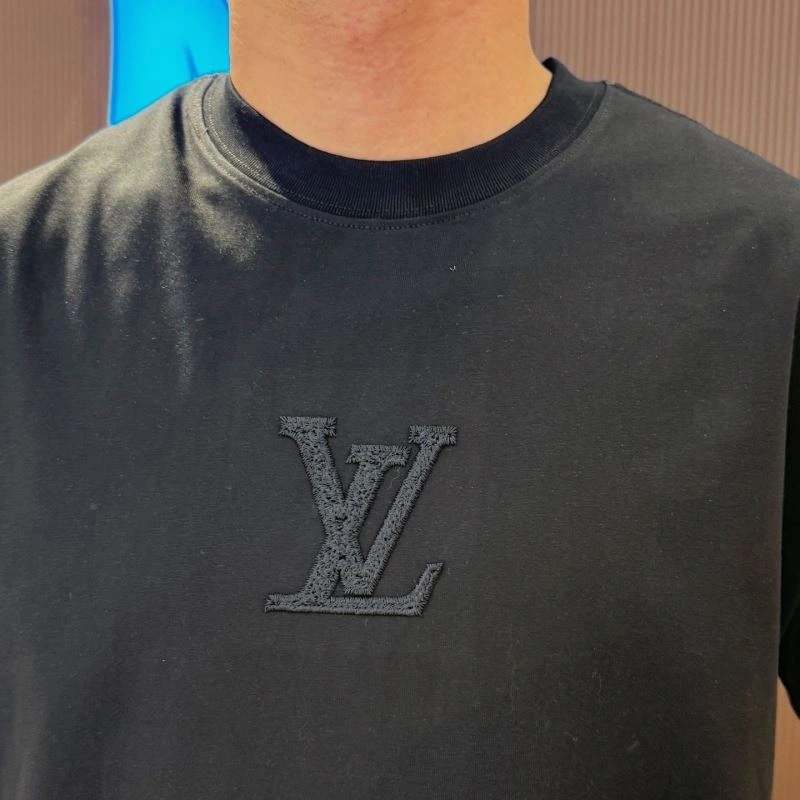 Tailored Louis Vuitton T-Shirts 132287