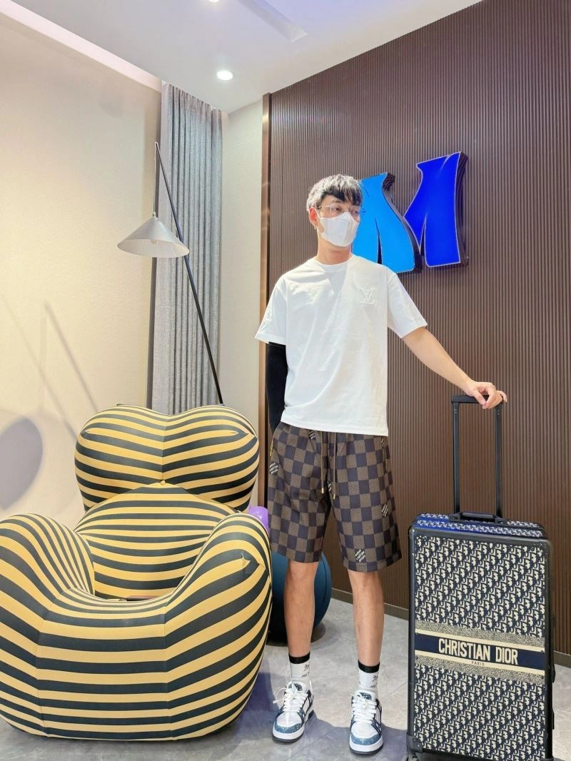 SunProtective Louis Vuitton T-Shirts 132281