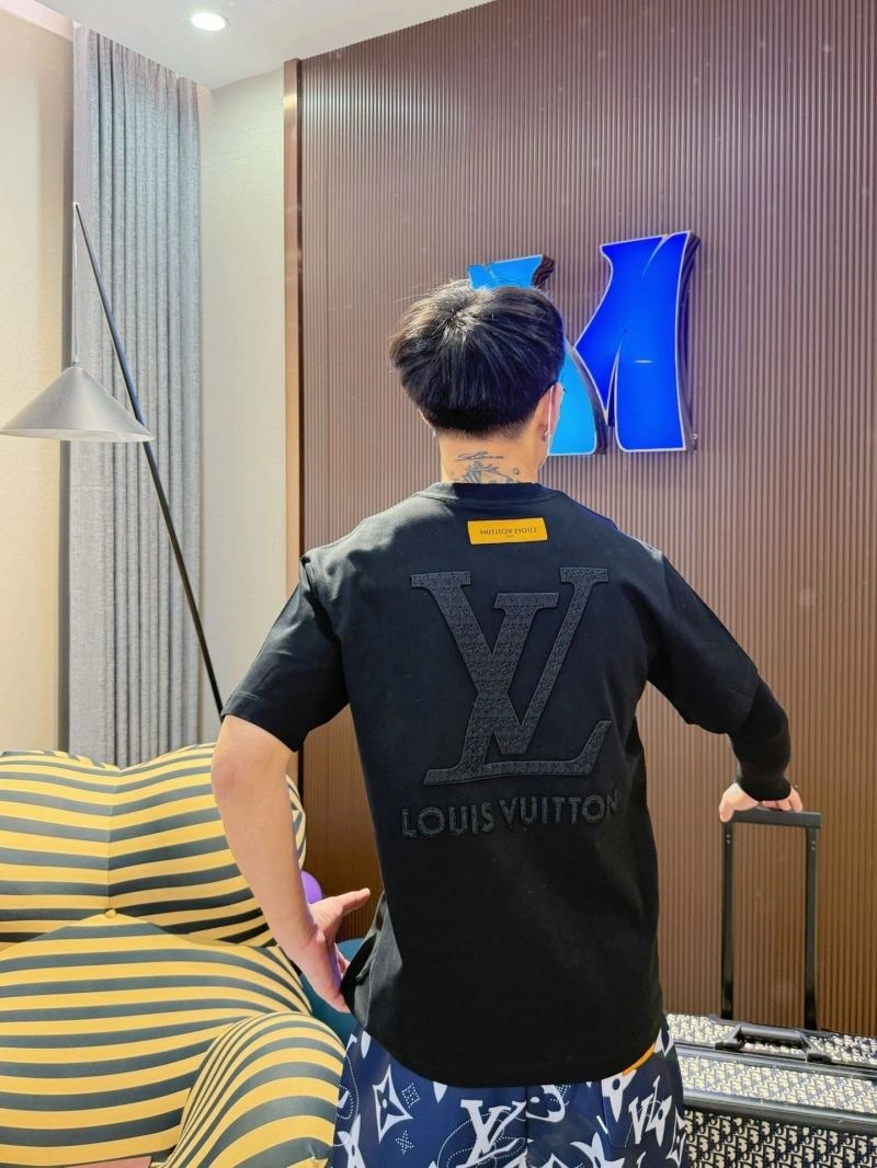 Trendsetting Louis Vuitton T-Shirts 132296