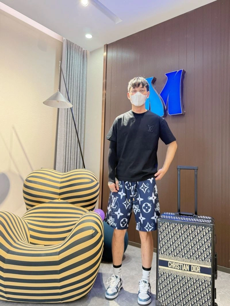 Trendsetting Louis Vuitton T-Shirts 132296