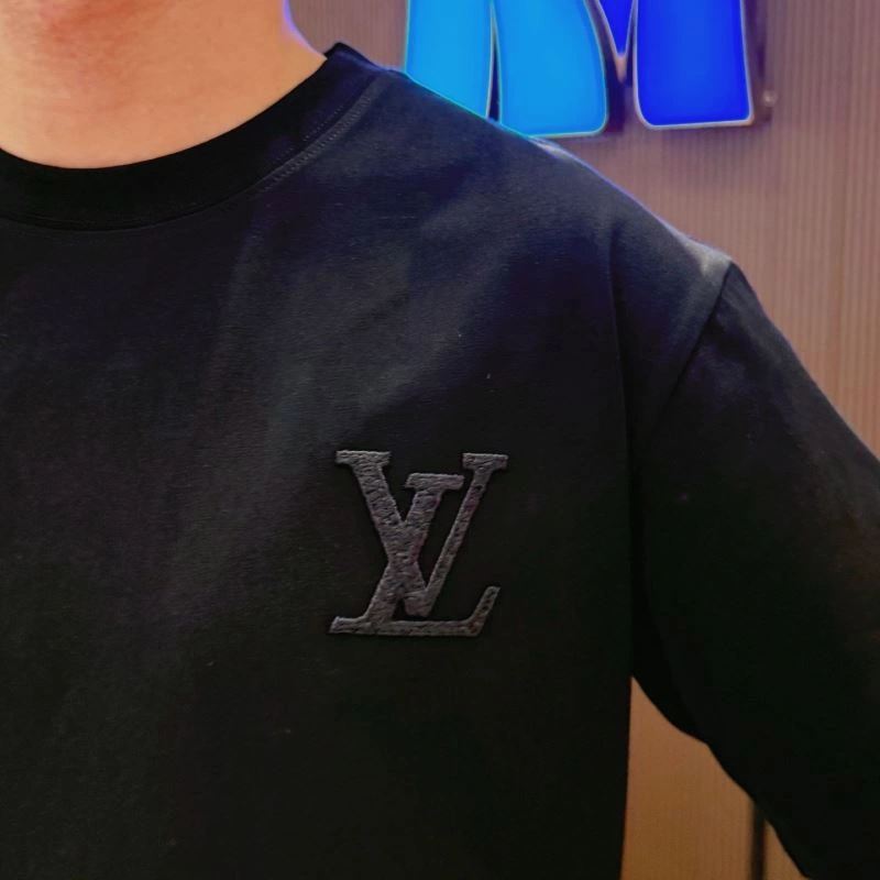 Trendsetting Louis Vuitton T-Shirts 132296