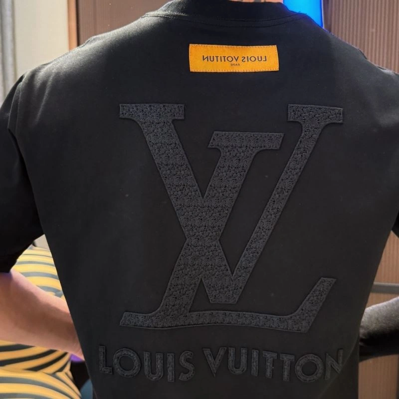 Trendsetting Louis Vuitton T-Shirts 132296