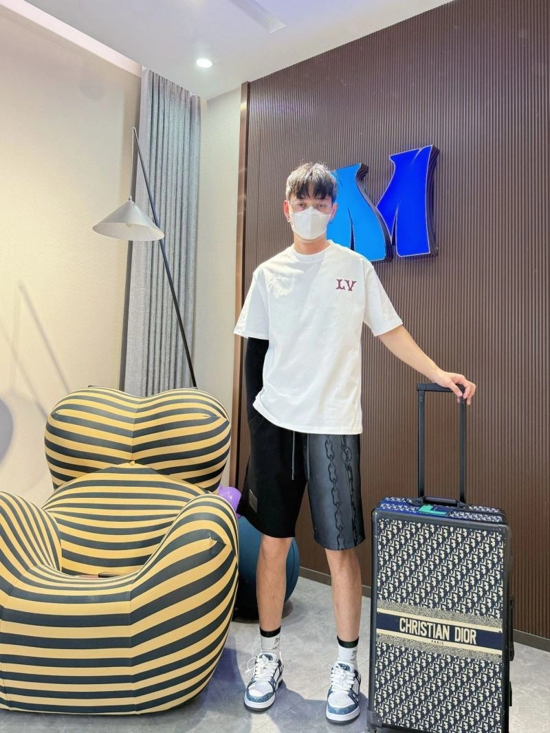 Louis Vuitton T-Shirts Comfortable 132282