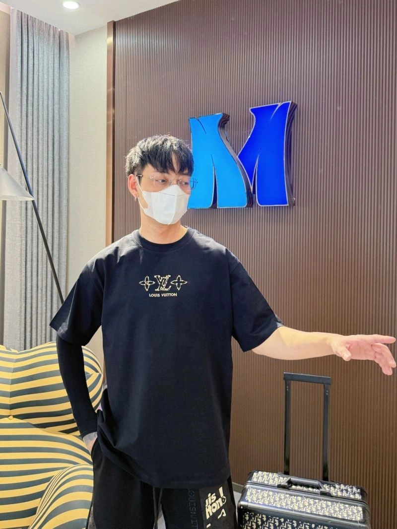 Louis Vuitton T-Shirts Efficient 132279