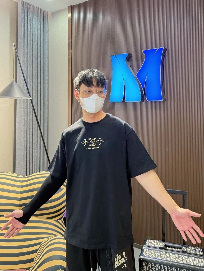 Louis Vuitton T-Shirts Efficient 132279