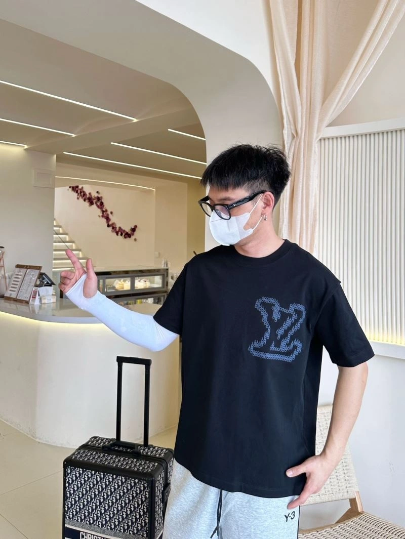 Packable Louis Vuitton T-Shirts 132274