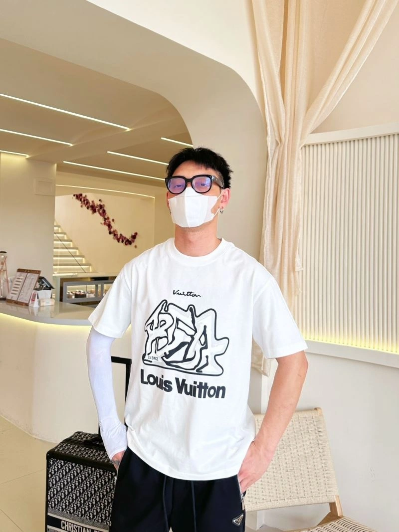 Louis Vuitton T-Shirts Chic 132272