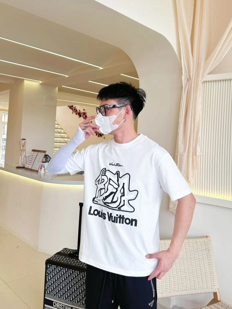 Louis Vuitton T-Shirts Chic 132272