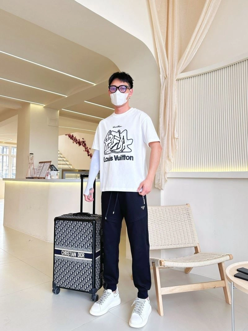 Louis Vuitton T-Shirts Chic 132272