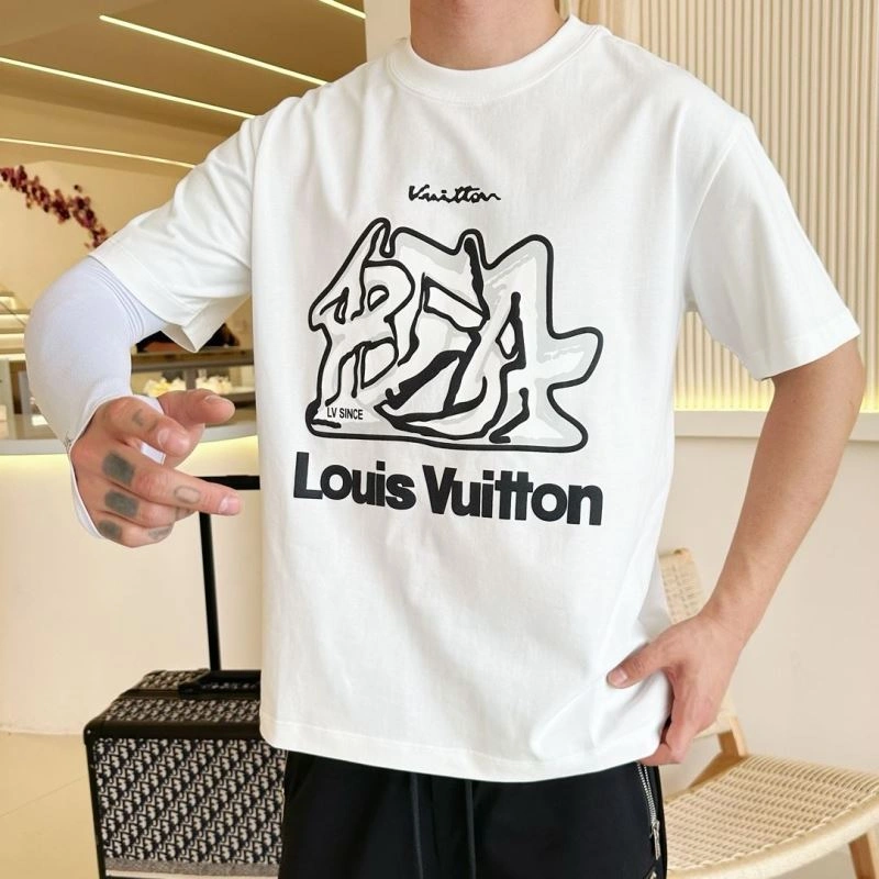 Louis Vuitton T-Shirts Chic 132272