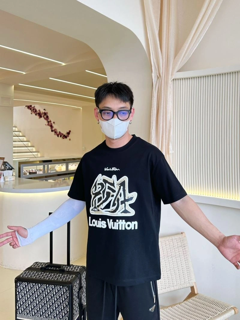 TravelReady Louis Vuitton T-Shirts 132271