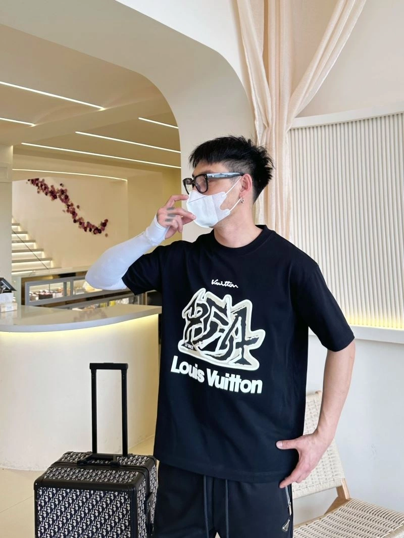 TravelReady Louis Vuitton T-Shirts 132271