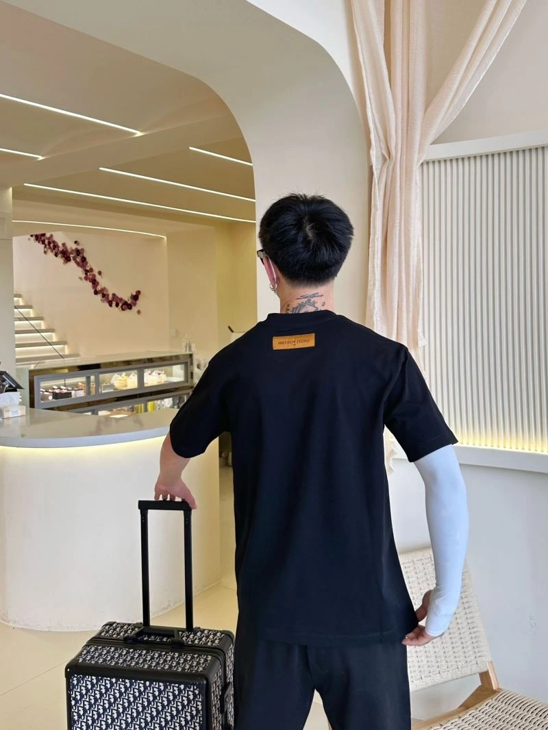 TravelReady Louis Vuitton T-Shirts 132271