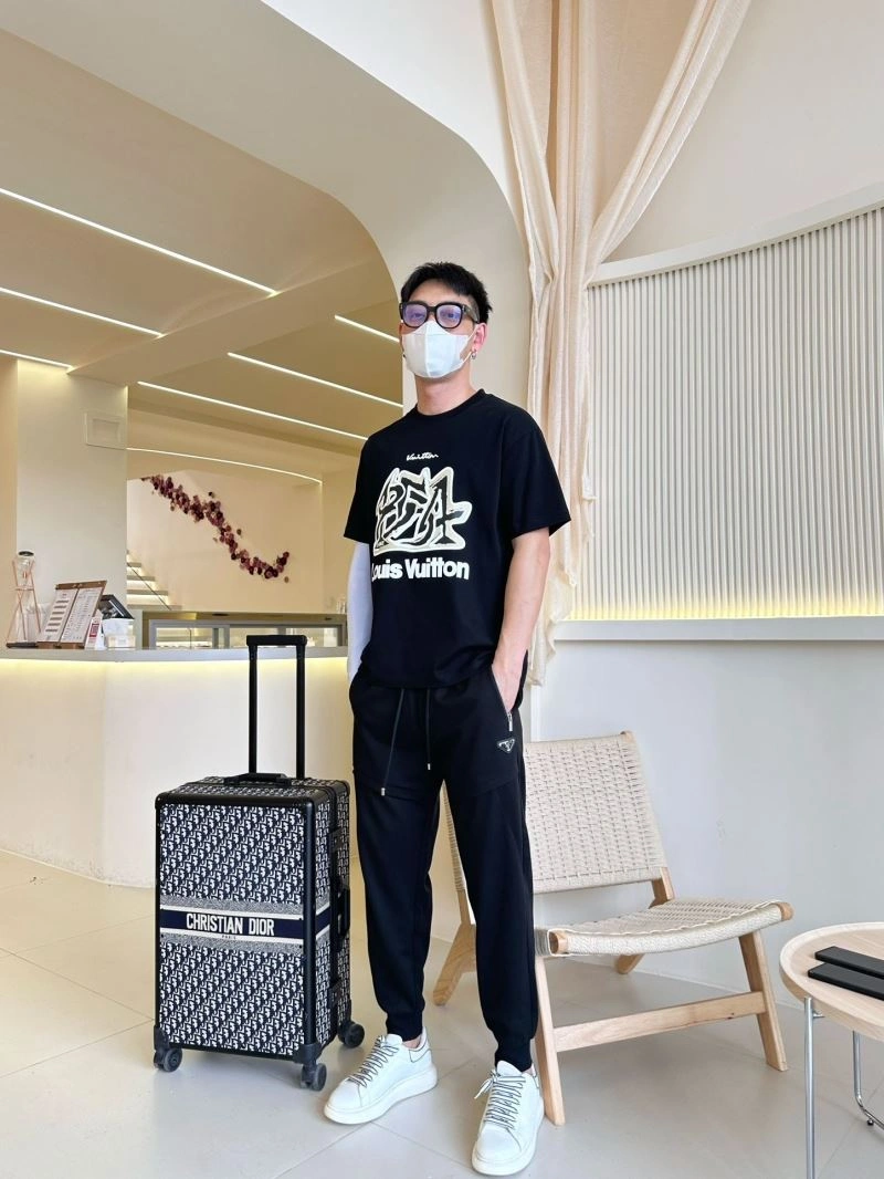 TravelReady Louis Vuitton T-Shirts 132271