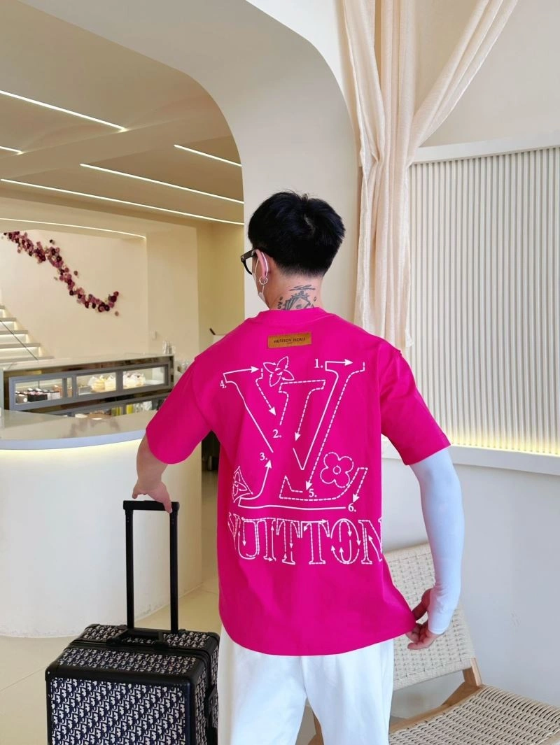 Louis Vuitton T-Shirts UrbanChic 132269