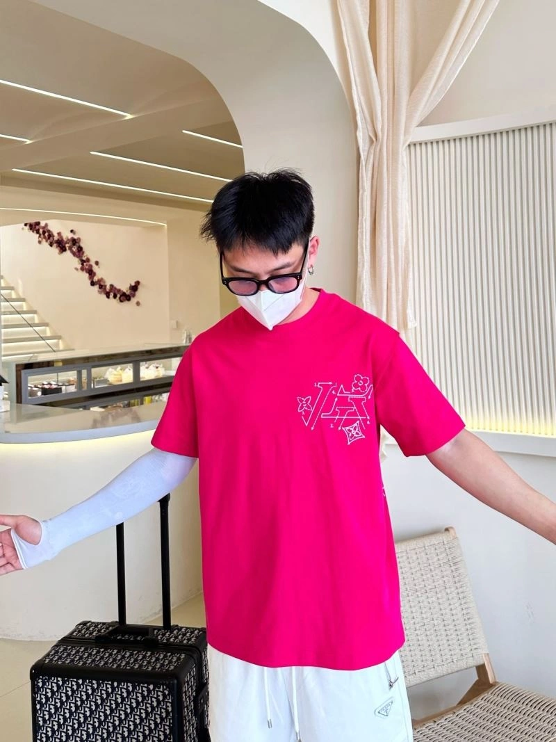 Louis Vuitton T-Shirts UrbanChic 132269