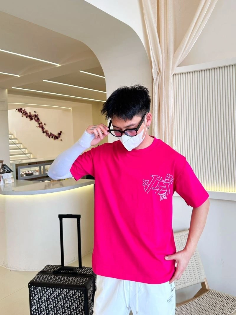 Louis Vuitton T-Shirts UrbanChic 132269