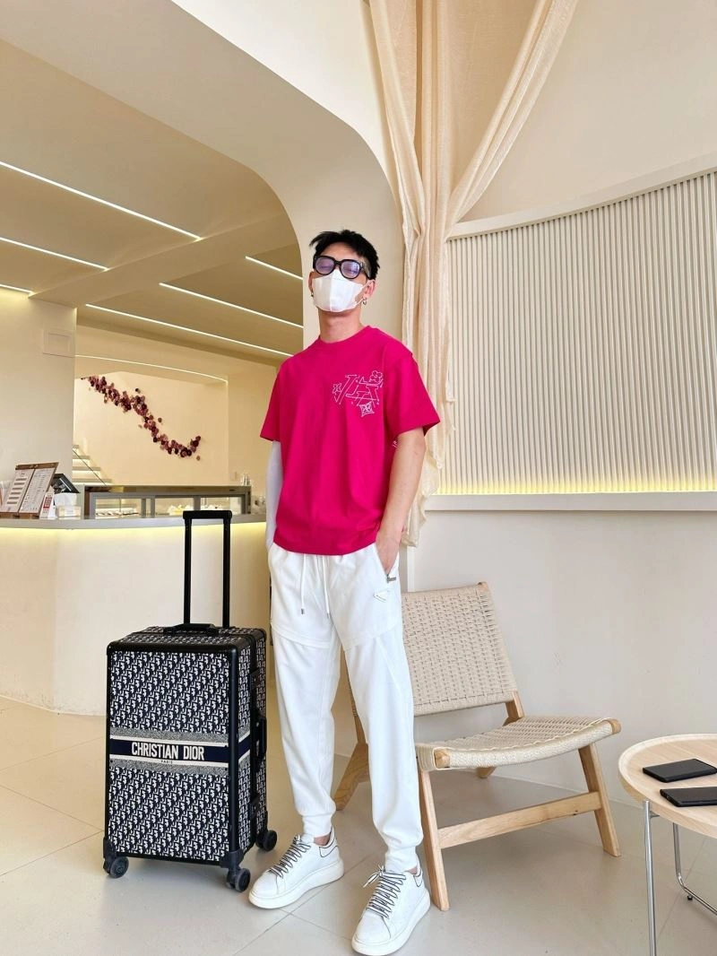 Louis Vuitton T-Shirts UrbanChic 132269