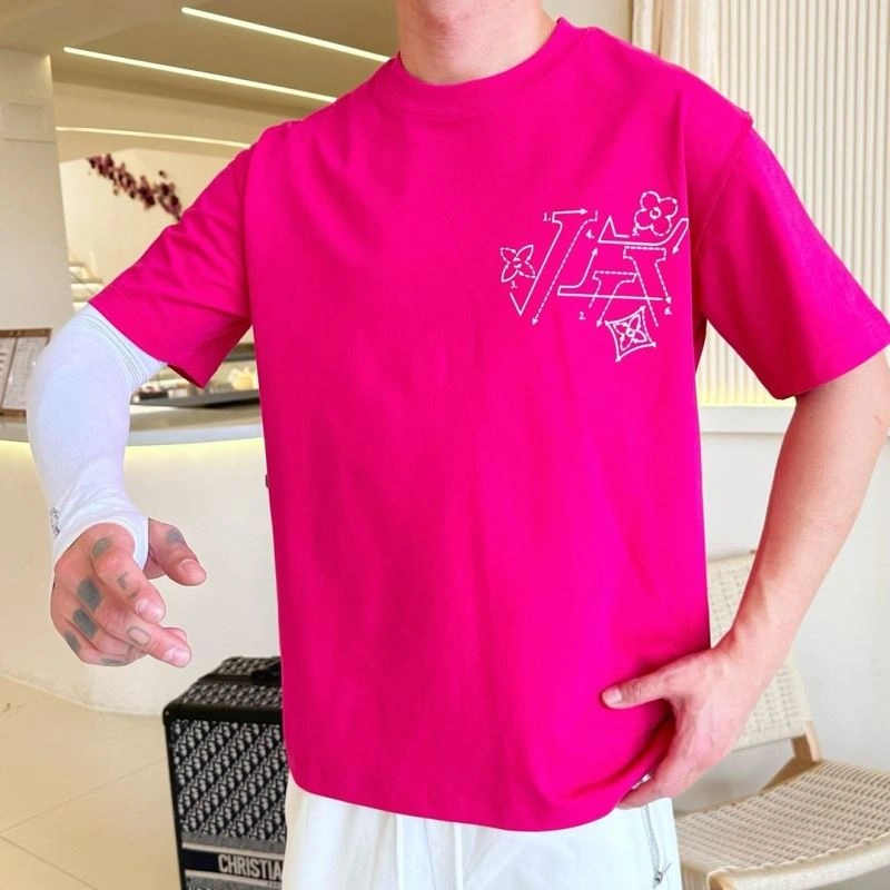 Louis Vuitton T-Shirts UrbanChic 132269