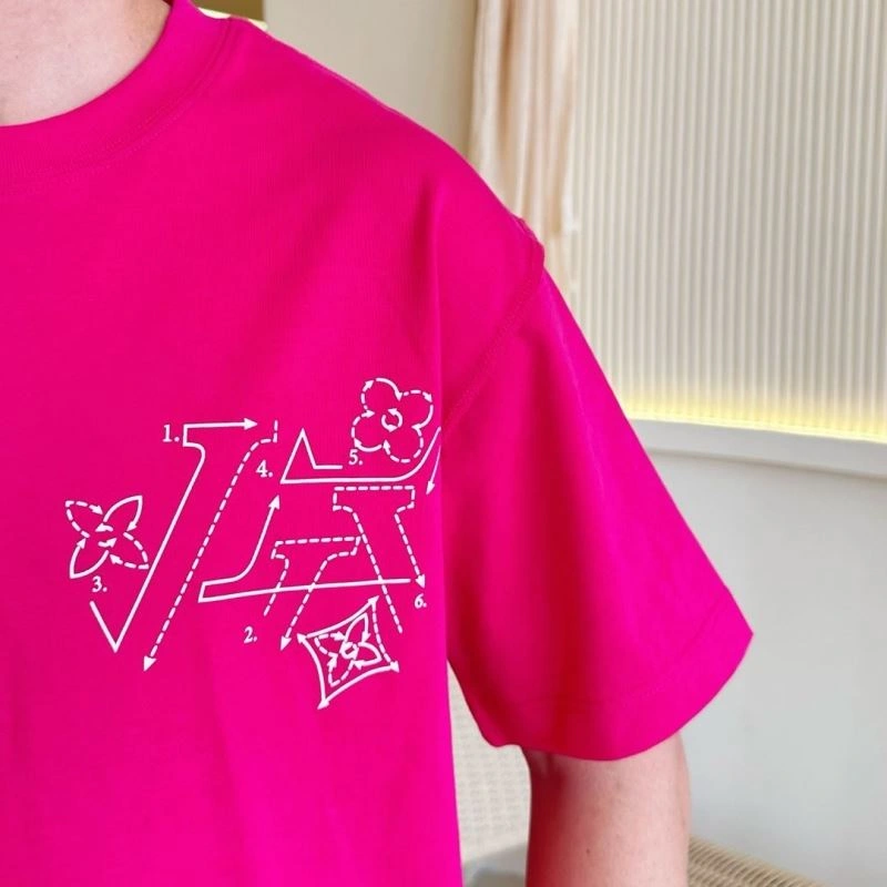 Louis Vuitton T-Shirts UrbanChic 132269