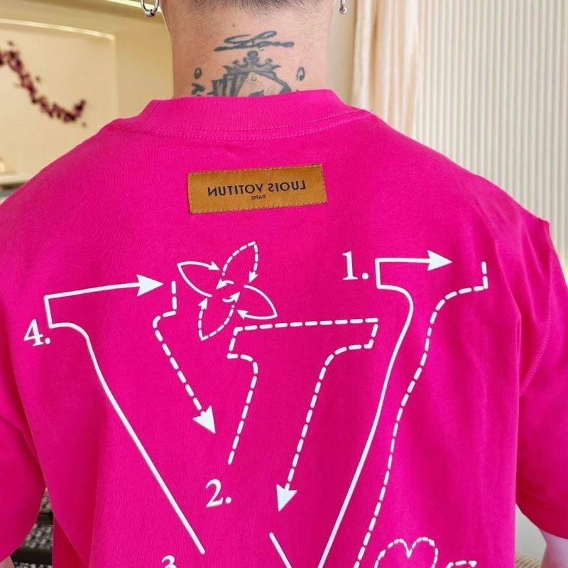 Louis Vuitton T-Shirts UrbanChic 132269