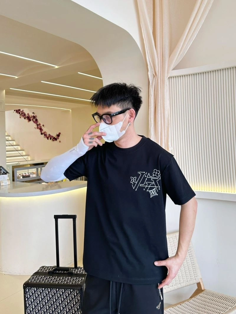 WellDesigned Louis Vuitton T-Shirts 132265