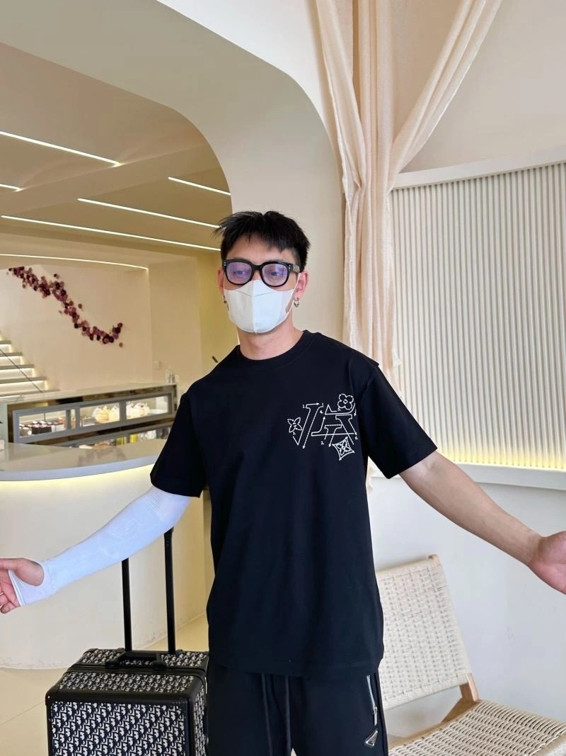 WellDesigned Louis Vuitton T-Shirts 132265