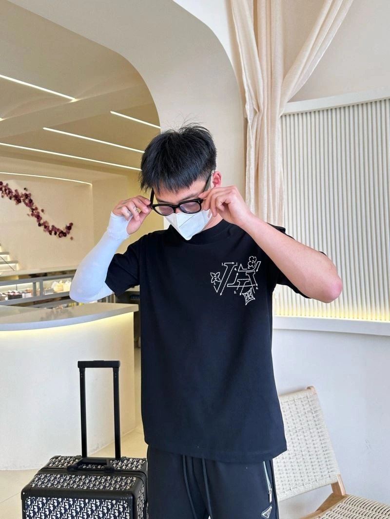 WellDesigned Louis Vuitton T-Shirts 132265