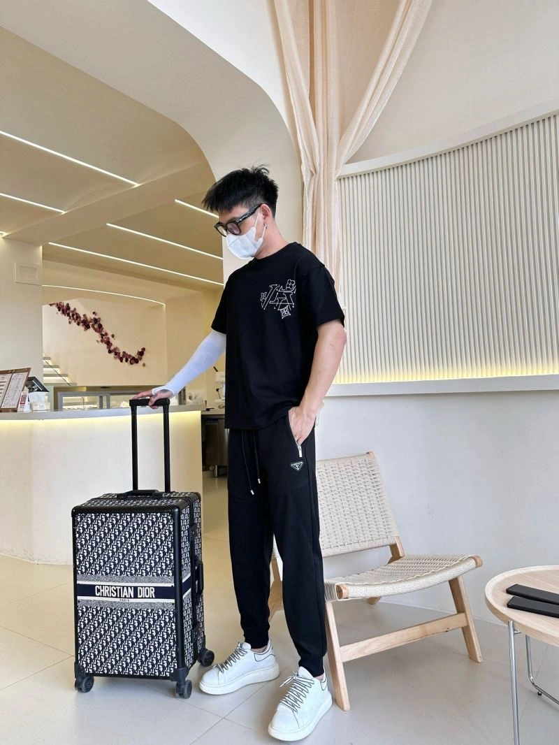 WellDesigned Louis Vuitton T-Shirts 132265