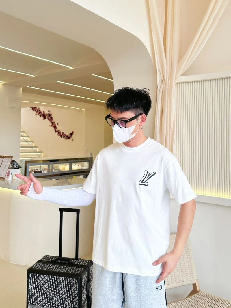 Louis Vuitton T-Shirts Stylish 132258