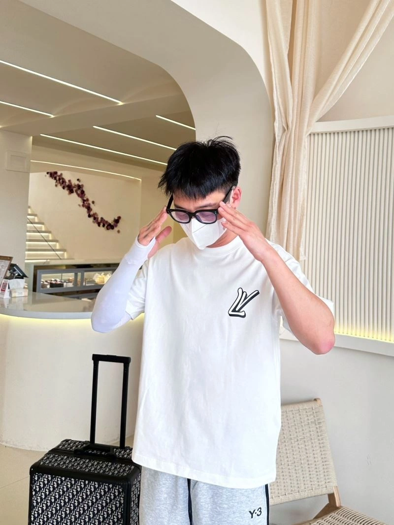 Louis Vuitton T-Shirts Stylish 132258