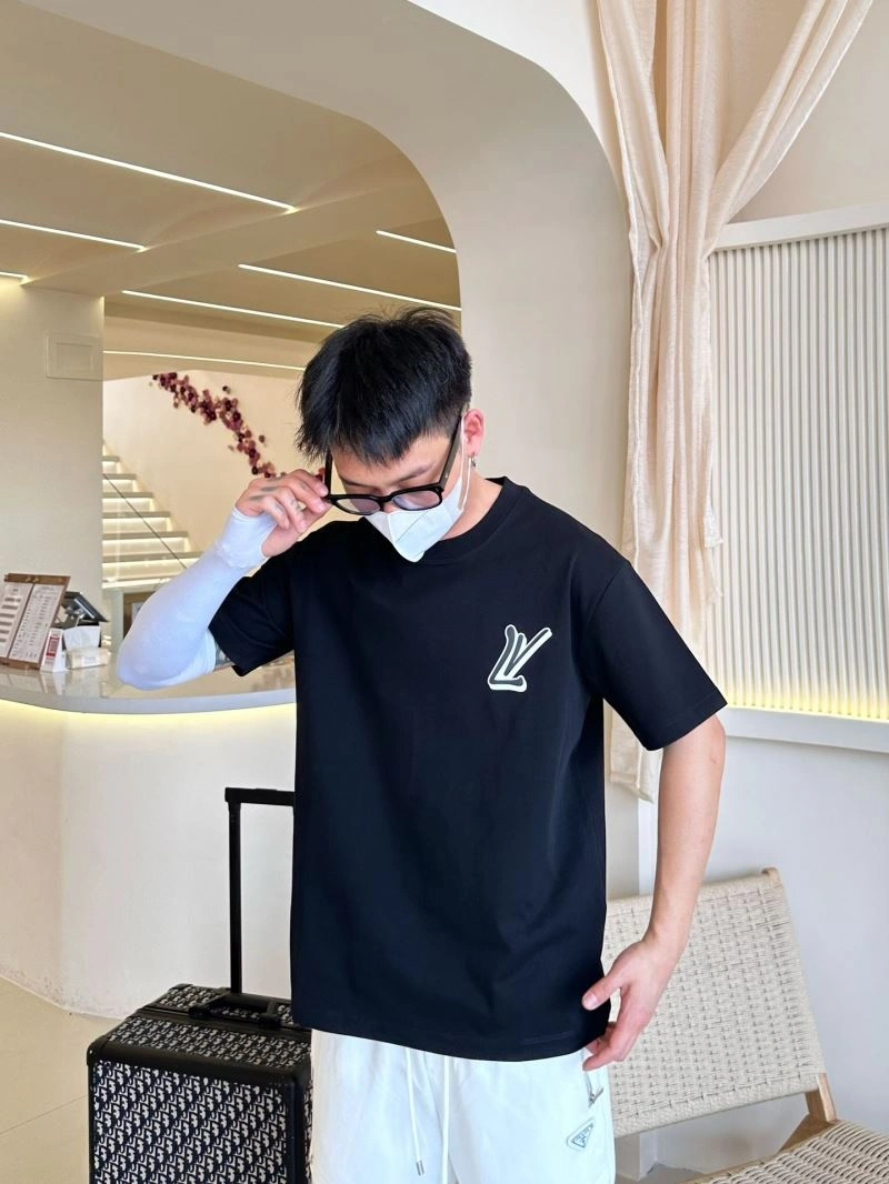 FashionForward Louis Vuitton T-Shirts 132251