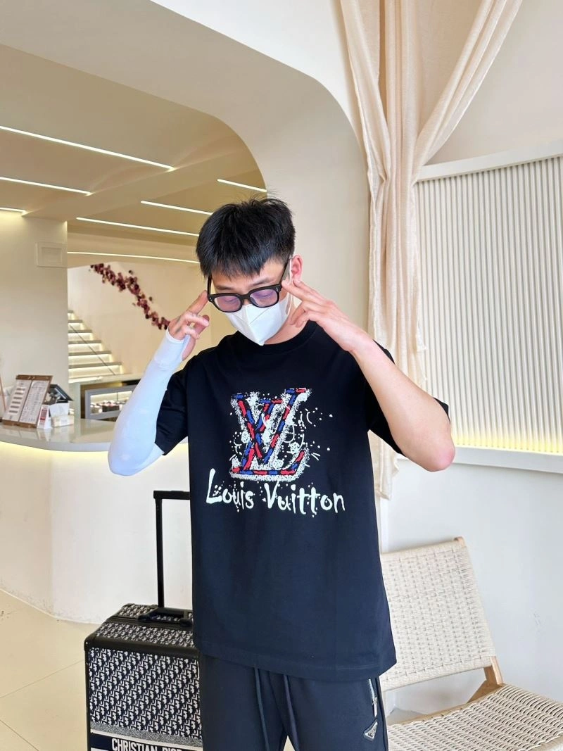 Comfortable Louis Vuitton T-Shirts 132252