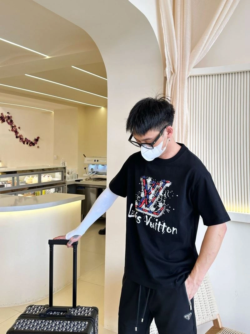 Comfortable Louis Vuitton T-Shirts 132252