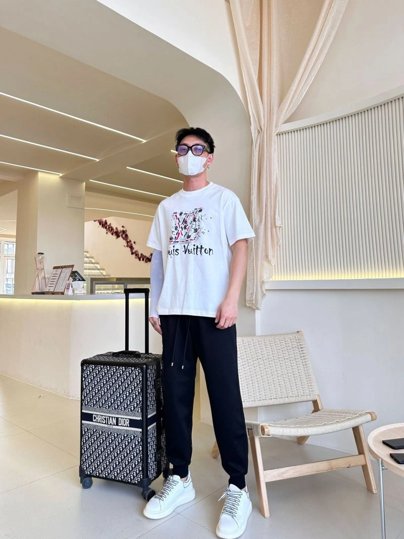 Louis Vuitton T-Shirts Unisex 132261