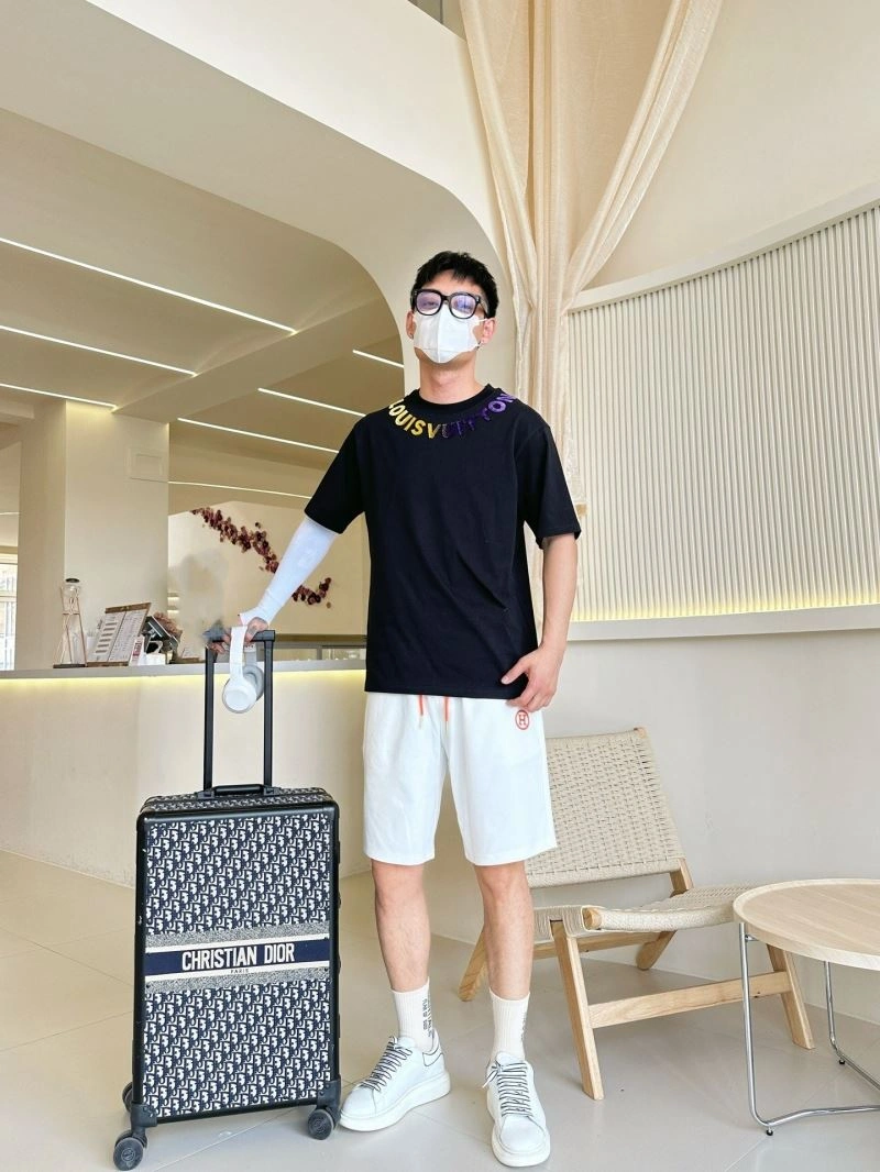 Trendy Louis Vuitton T-Shirts 132249