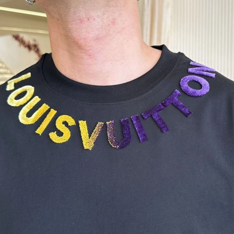 Trendy Louis Vuitton T-Shirts 132249