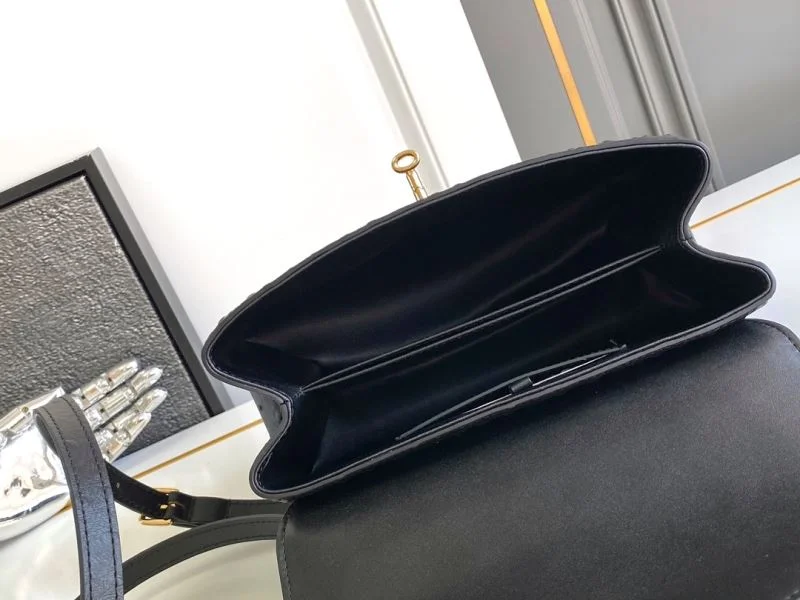 Unisex Louis Vuitton Top Handle Bags 40384