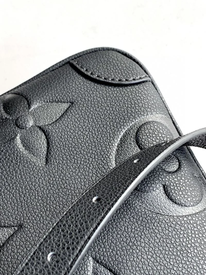 Louis Vuitton Top Handle Bags WellDesigned 39100
